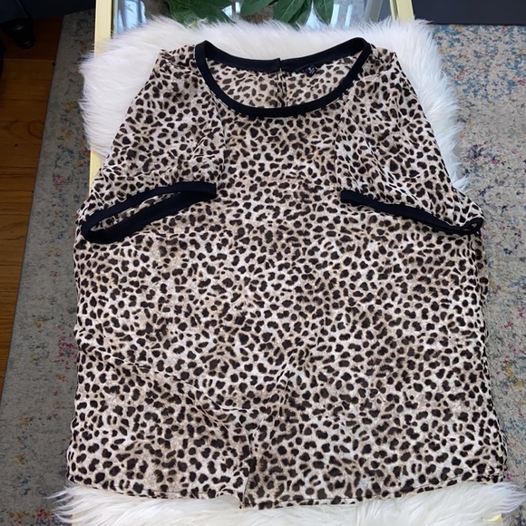 Torrid Chiffon Leopard Print sheer Top size 2 - Picture 2 of 16